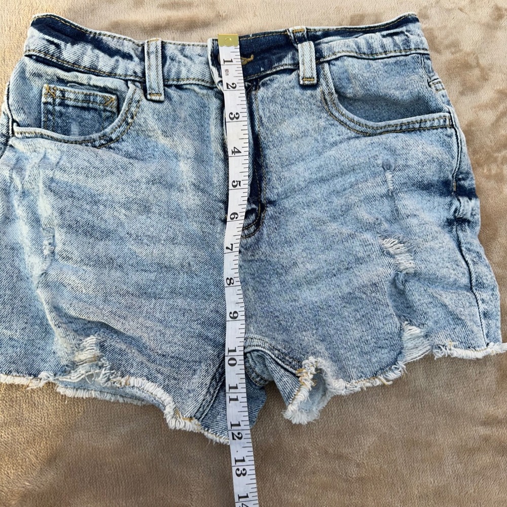 Justice Denim Shorts Girls Size 12 Light Blue Acid Wash Distressed Excellent - Picture 6 of 7